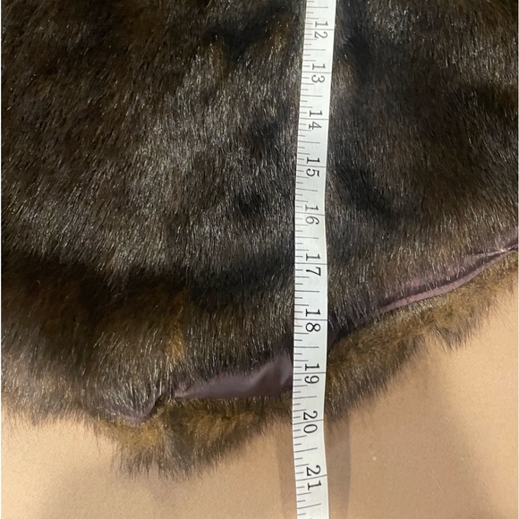 Moda International Faux Fur Shrug - NWT - size small - Picture 9 of 9